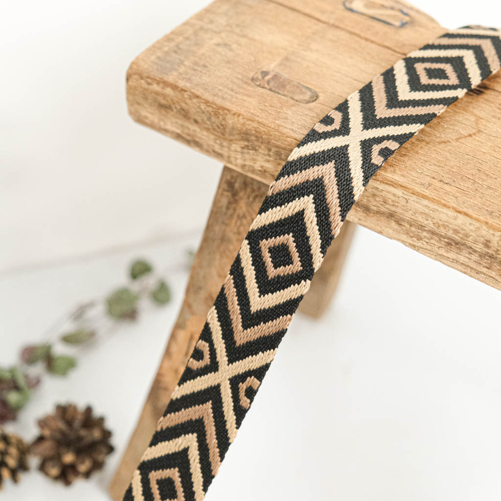 Brown Tricolor Diamond-Patterned Strap - Maison Klem